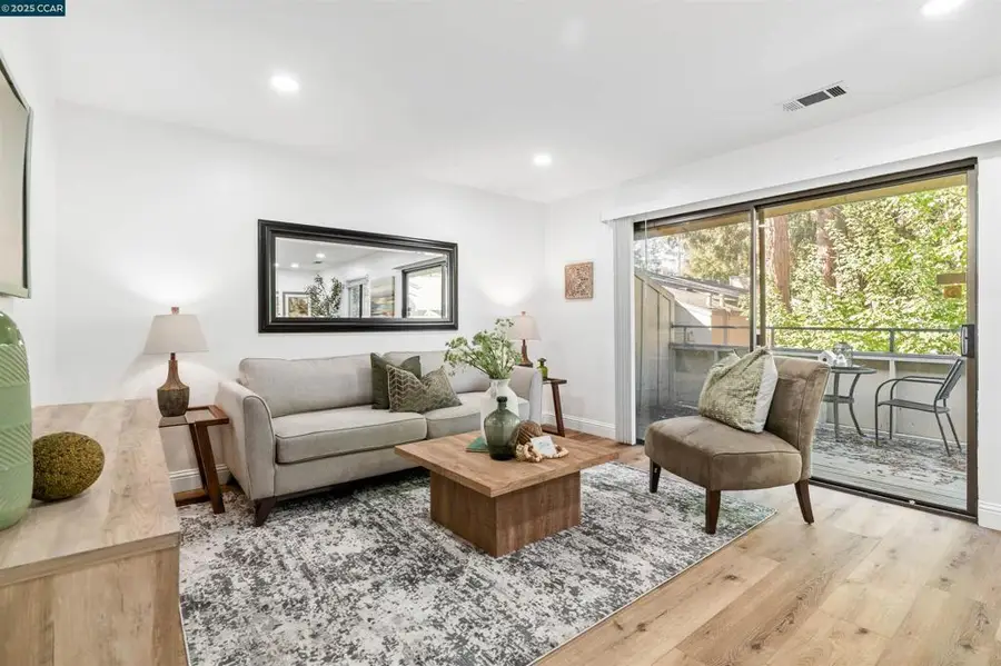 2145 Northwood Cir #B, Concord, CA 94520 - Image #2