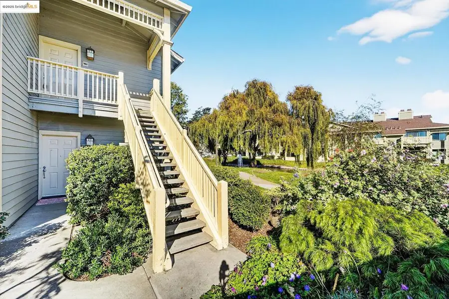 162 Lakeshore Ct, Richmond, CA 94804 - Image #2