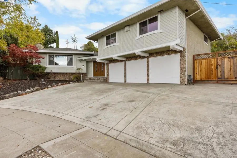 699 Fiesta Place, Hayward, CA 94544 - Image #2