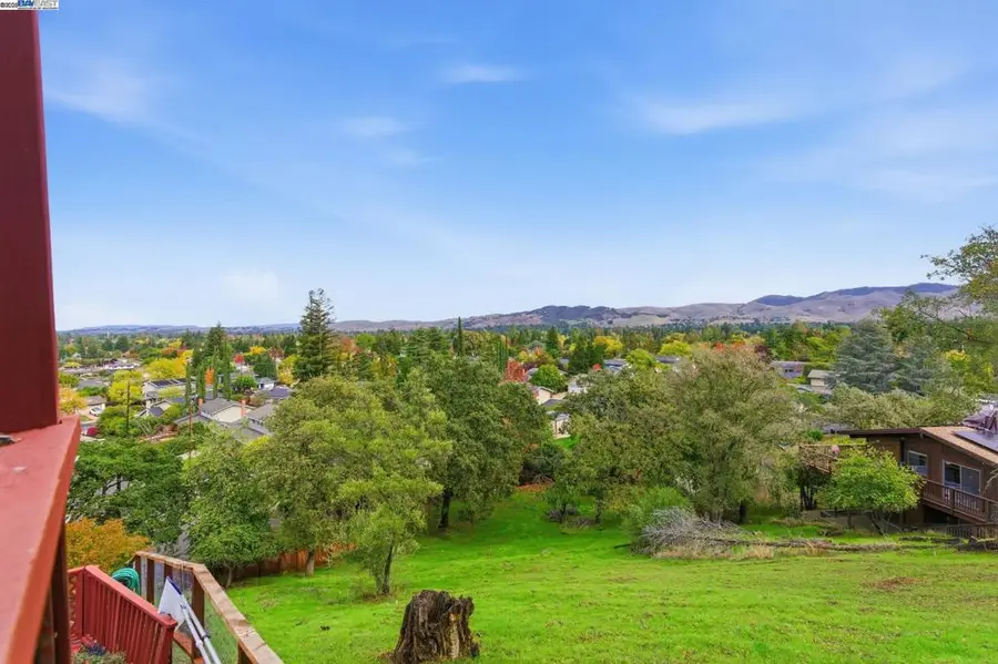 1031 Millbrook Court, Walnut Creek, CA 94598 - Image #3