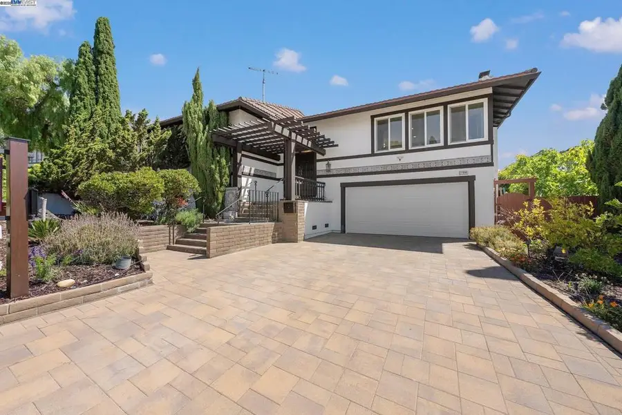 27896 Adobe Ct, Hayward, CA 94542 - Image #3