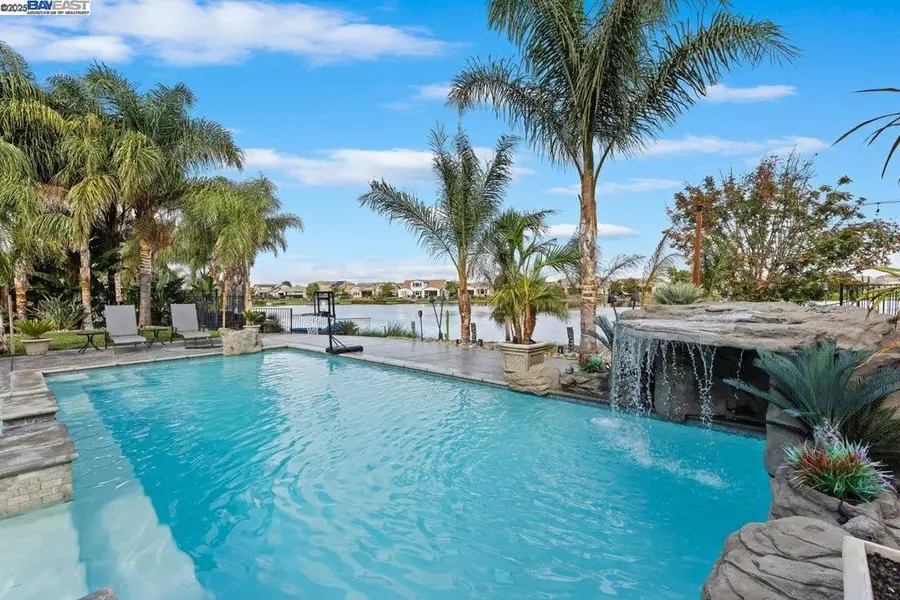 1050 Clear Lake Dr, Oakley, CA 94561 - Image #3