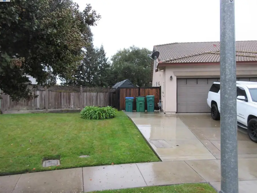 2644 Swainsons Hawk St, Stockton, CA 95209 - Image #2