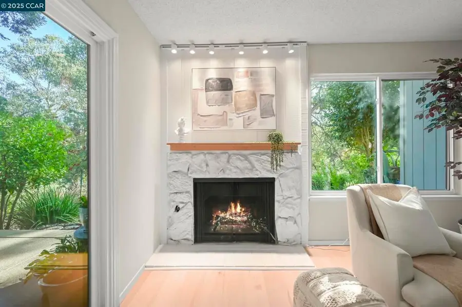 1566 Ashwood Dr, Martinez, CA 94553 - Image #3