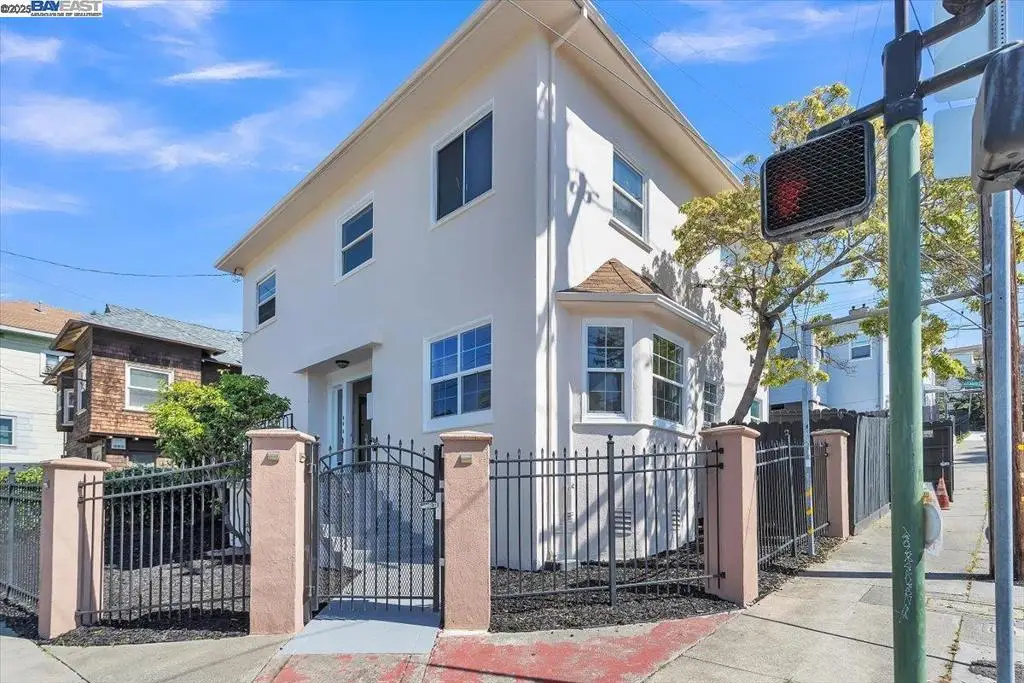 3300 Harrison St, Oakland, CA 94611 - Image #1