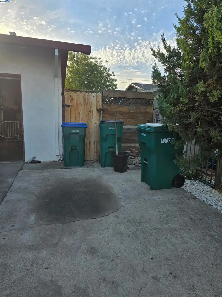 6933 Kermit Ln, Stockton, CA 95207 - #2