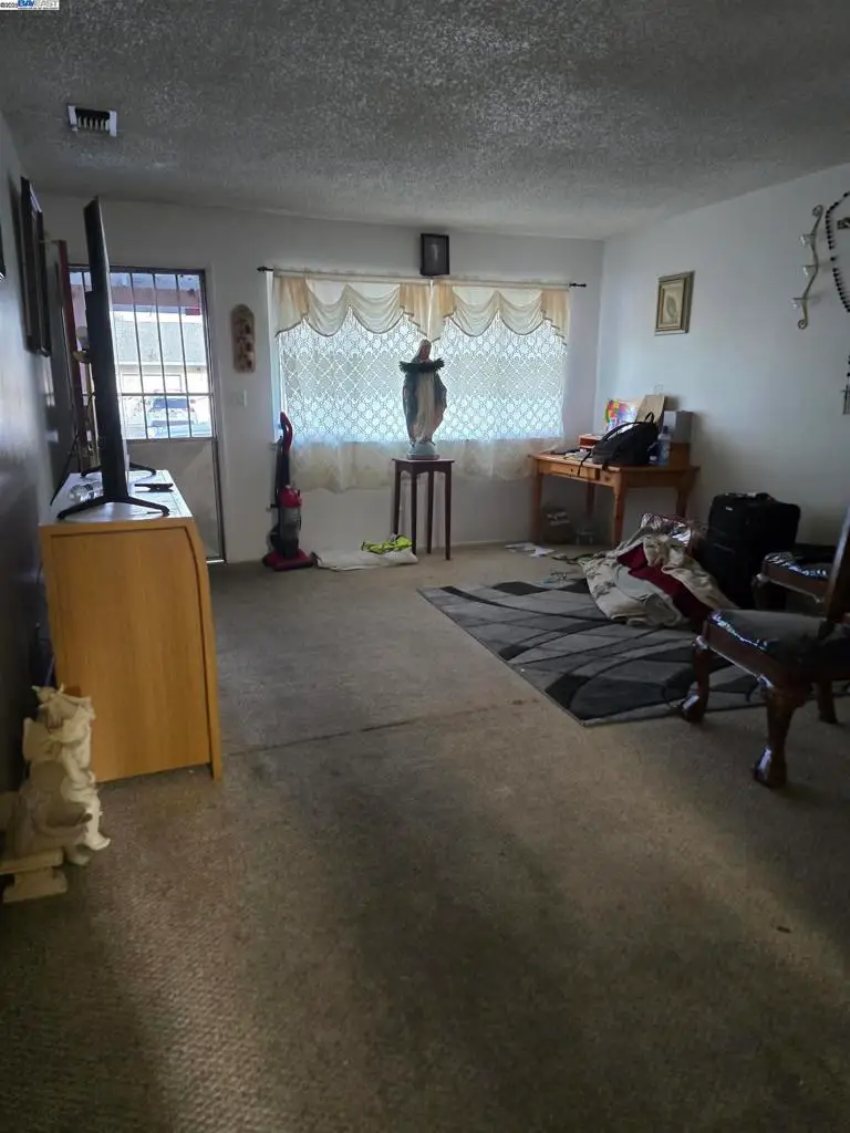 6933 Kermit Ln, Stockton, CA 95207 - #3