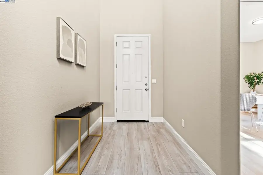 1525 Middle Ln, Hayward, CA 94545 - Image #2