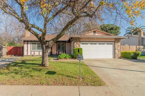 815 815 La Cruz Ln, Vacaville, CA 95687