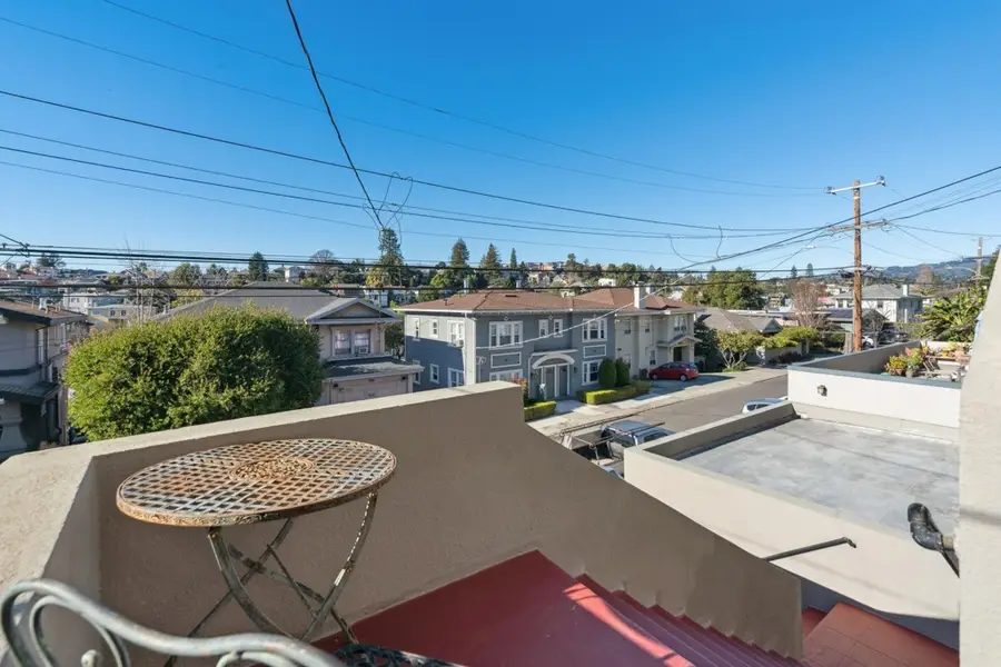832 832 Walker, Oakland, CA 94610 - Image #2