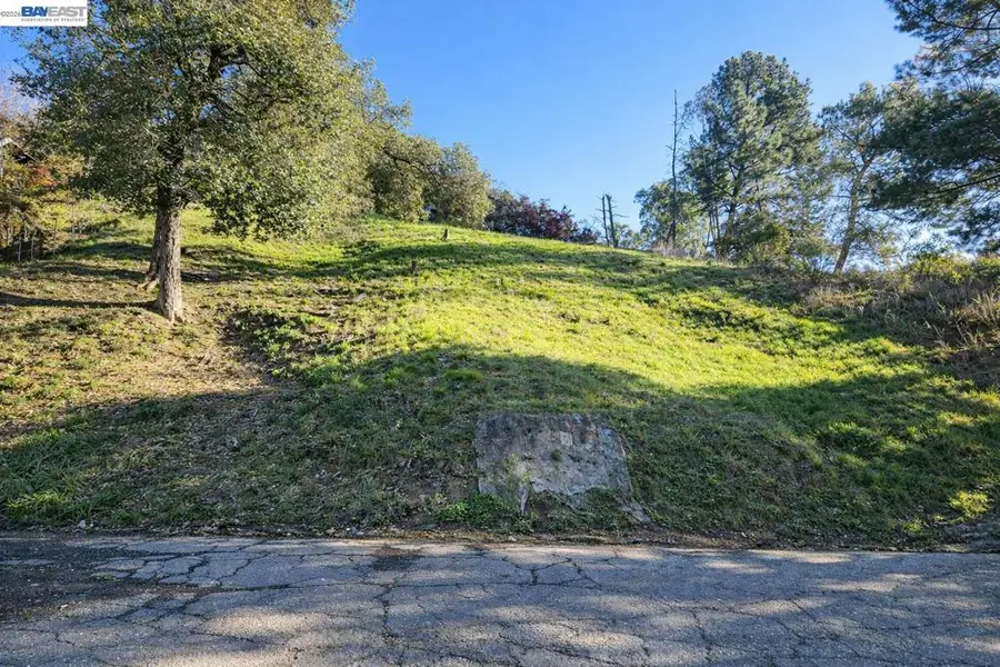 6842 Armour Dr, Oakland, CA 94611 - #2