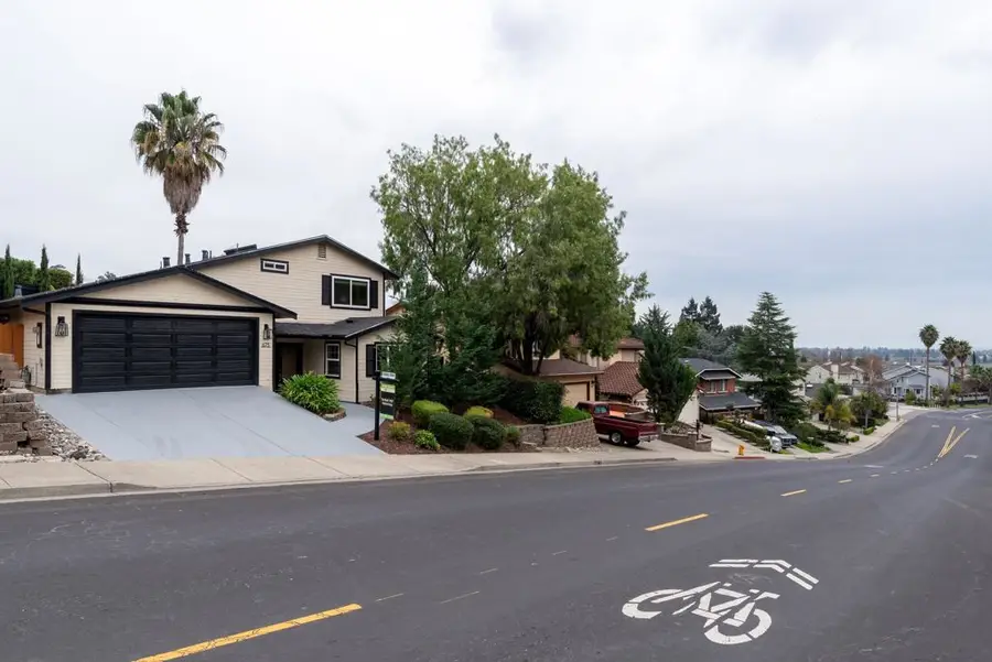 675 Alquire Pkwy, Hayward, CA 94544 - Image #2