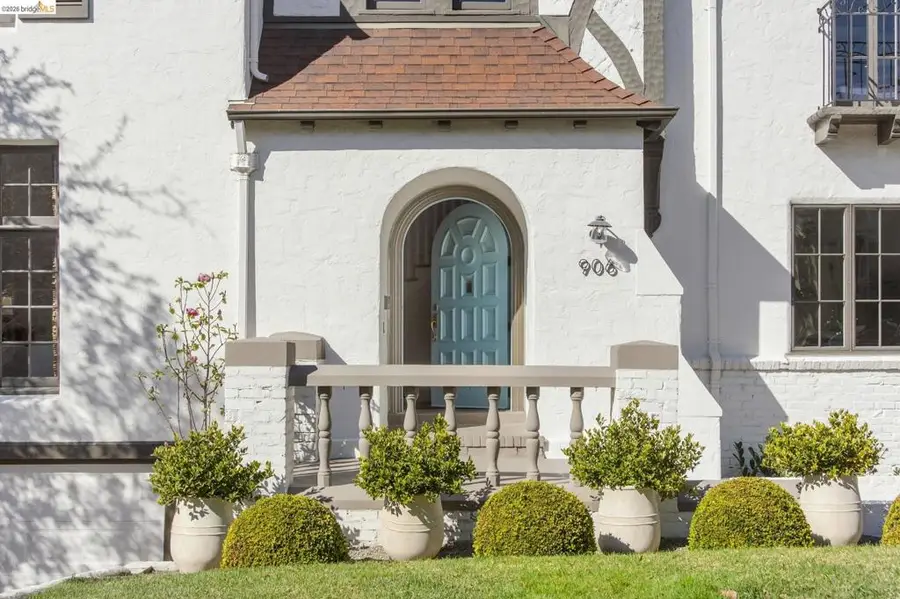 906 906 Paramount Rd, Oakland, CA 94610 - #3