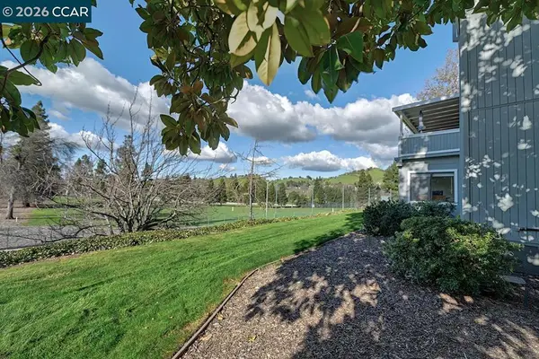 2724 Tice Creek Dr #2, Walnut Creek, CA 94595