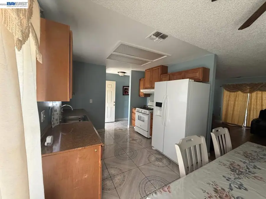 119 119 Santa Cruz St, Madera, CA 93637 - #3