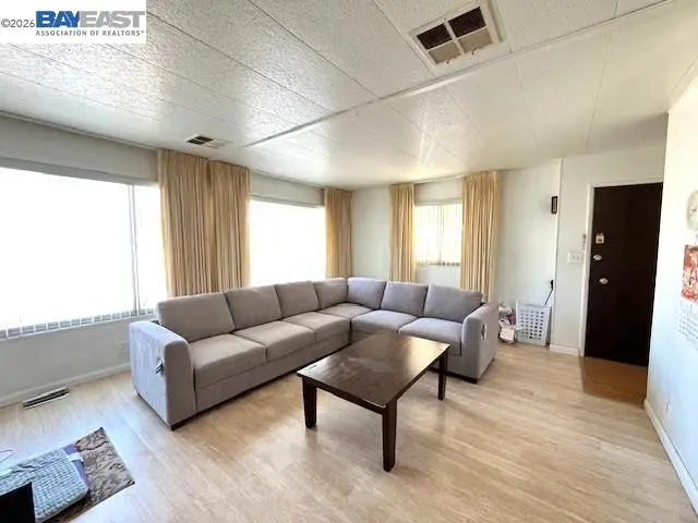 1150 W Winton Ave, Hayward, CA 94545 - #2