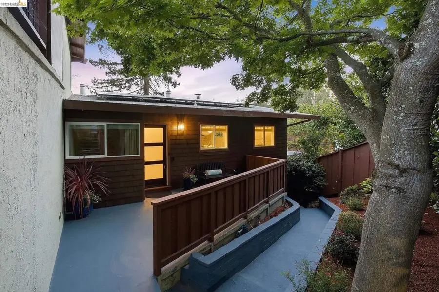 6874 Chambers Dr., Oakland, CA 94611 - #2