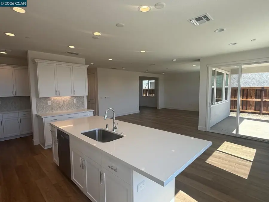 3576 Darnoch Ave., Lathrop, CA 95330 - #3