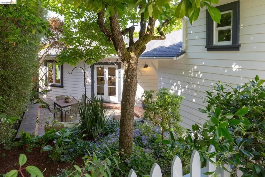 5283 Harbord Dr, Oakland, CA 94618 - #3