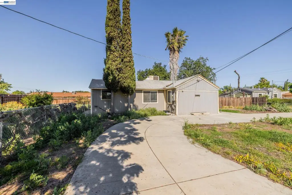 252 W Clover Rd, Tracy, CA 95376 - #1
