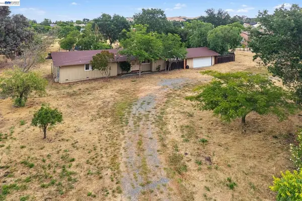 744 Mockingbird Ln, Pleasanton, CA 94566