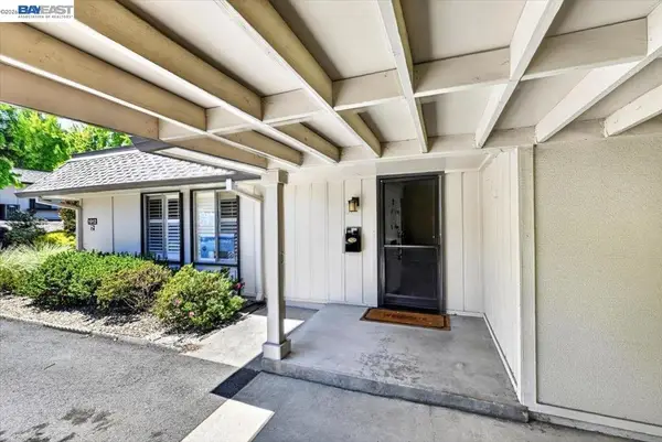 1912 Ptarmigan Dr #2, Walnut Creek, CA 94595