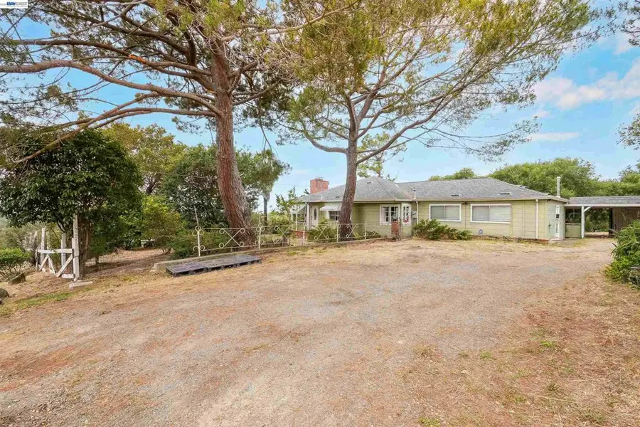 26027 Clover Rd, Hayward, CA 94542 - #3