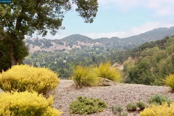 2100 Skycrest Drive #10, Walnut Creek, CA 94595