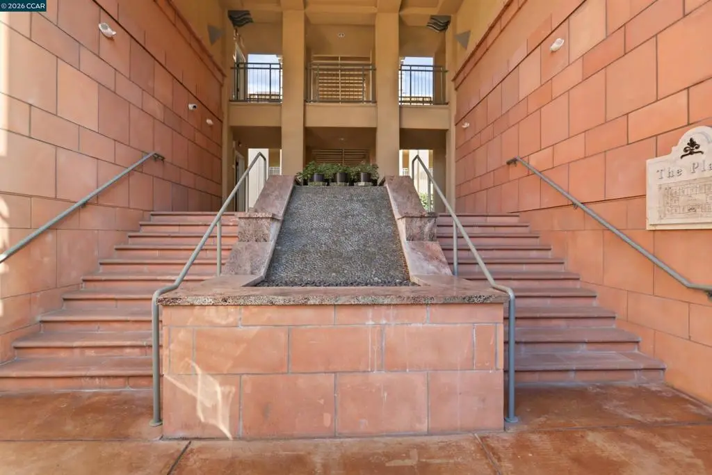 30 E Julian St #203, San Jose, CA 95112 - #1