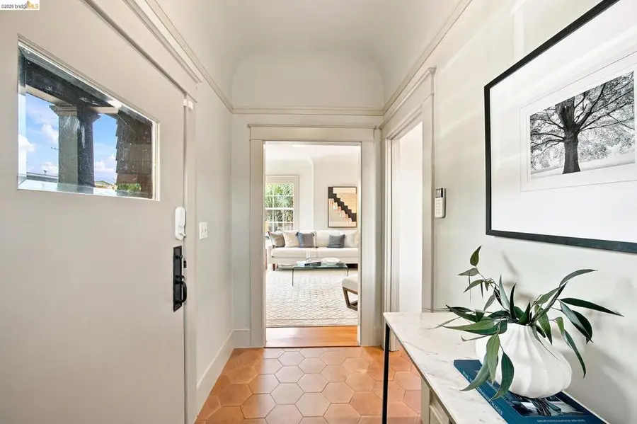 1021 E 23rd St, Oakland, CA 94606 - #2