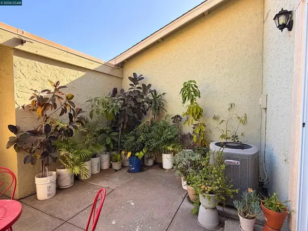 61 Meadowbrook Ave, Pittsburg, CA 94565