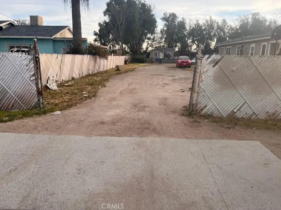 2117 Kentucky Street, Bakersfield, CA 93305 - #2