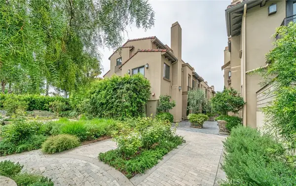 823 S Bundy Drive #110, Los Angeles, CA 90049