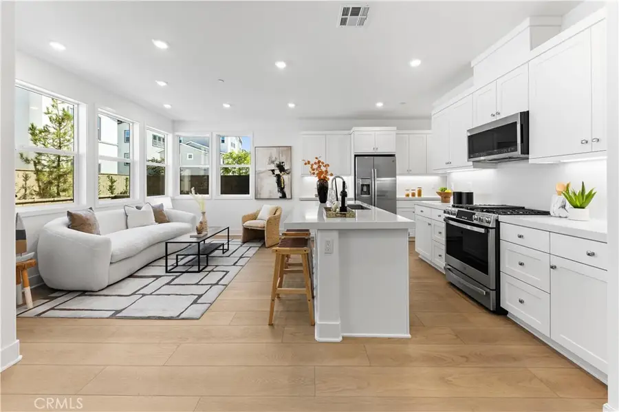 422 Lobata, Irvine, CA 92618 - Image #3