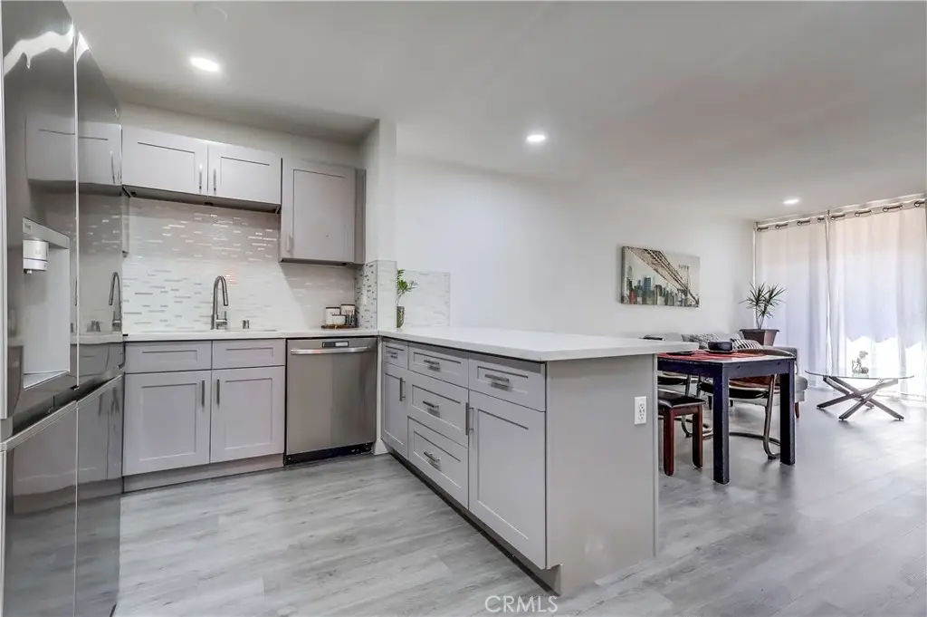 425 S Kenmore Avenue #306, Los Angeles, CA 90020 - Image #1