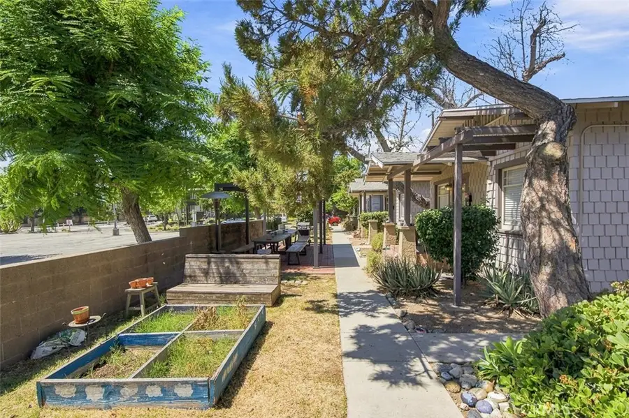 146 N Holliston, Pasadena, CA 91106 - #2
