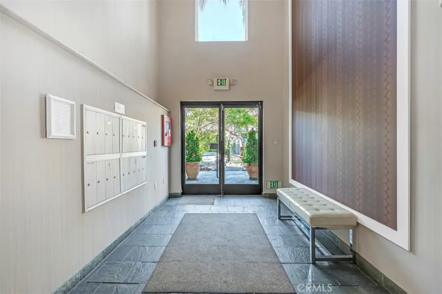 305 Arnaz Drive #103, Los Angeles, CA 90048 - Image #3