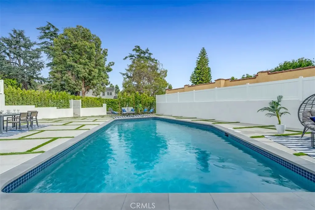 430 W Kenneth Road, Glendale, CA 91202 - Image #1