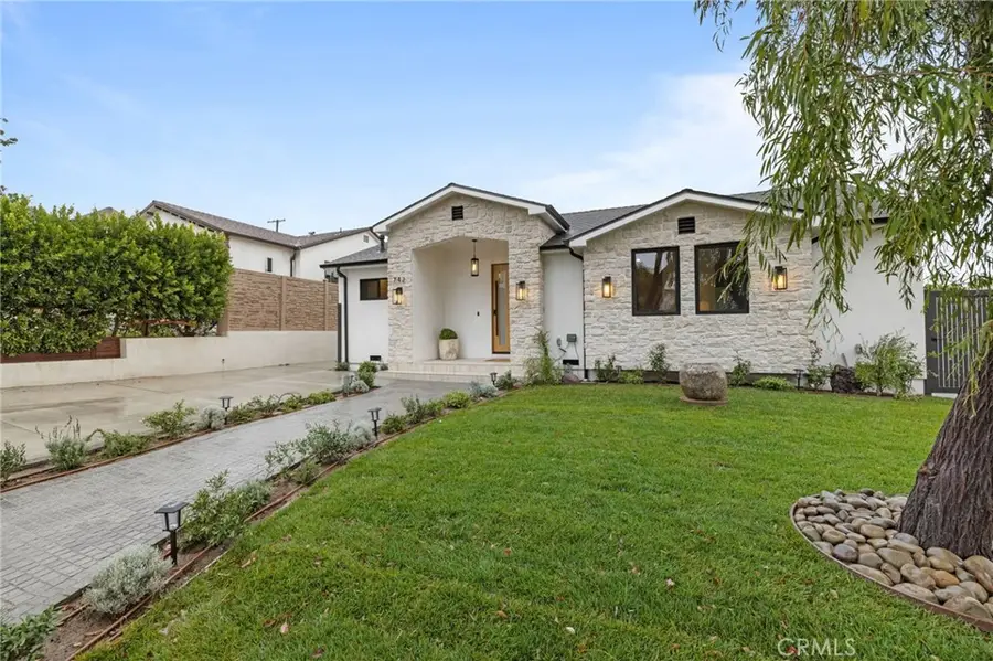 742 Groton, Burbank, CA 91504 - Image #2