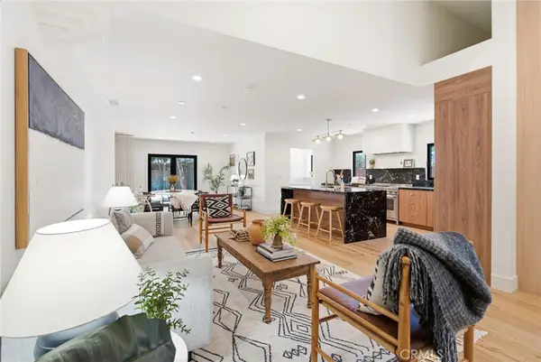 11911 Hartsook, Valley Village, CA 91607