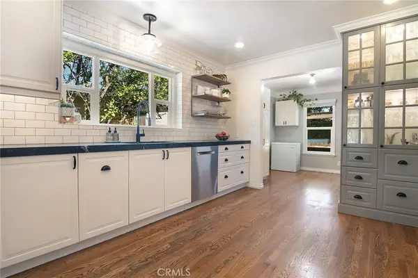 10703 Collins Street, North Hollywood, CA 91601