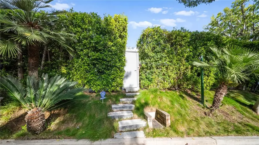 1046 N Hillcrest Road, Beverly Hills, CA 90210 - #2