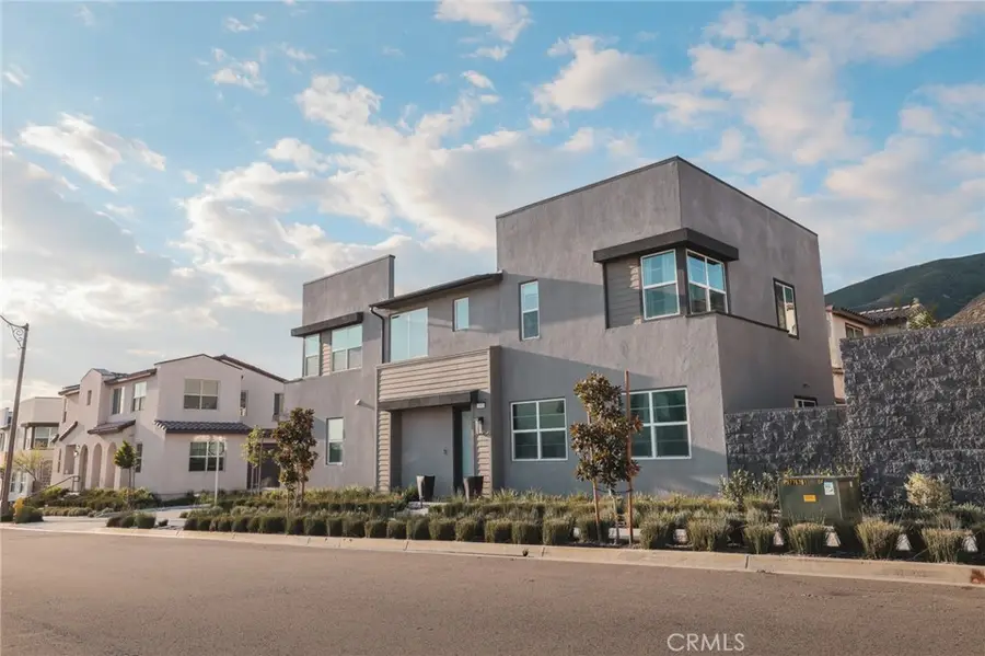 15818 Caterpillar Dr, Fontana, CA 92336 - Image #2