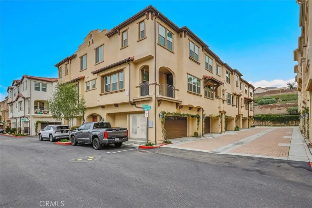 901 Sunset Rdg, Lake Forest, CA 92610 - #1