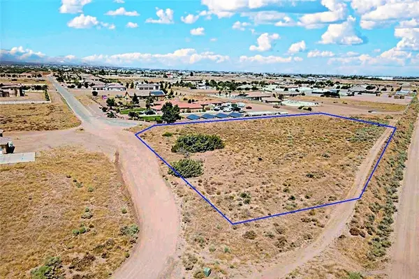 4 Whitehaven Street, Oak Hills, CA 92344