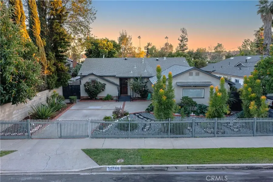 13744 Bessemer St, Valley Glen, CA 91401 - #2