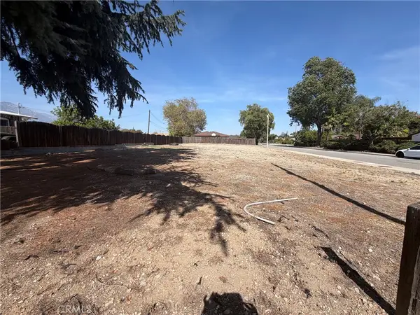 1978 N Indian Hill, Claremont, CA 91711