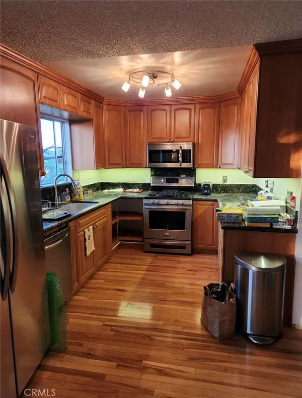 24066 Lakeview Drive, Crestline, CA 92325