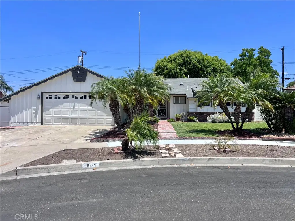 1571 W Pacific, Anaheim, CA 92802 - #1