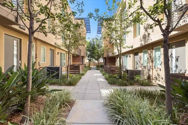 422 W Route 66, Glendora, CA 91740